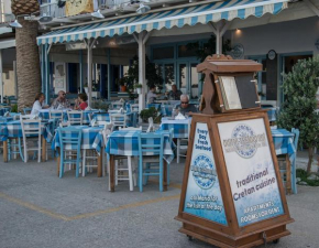  Manolis & Marias Hotel  Палеохора
